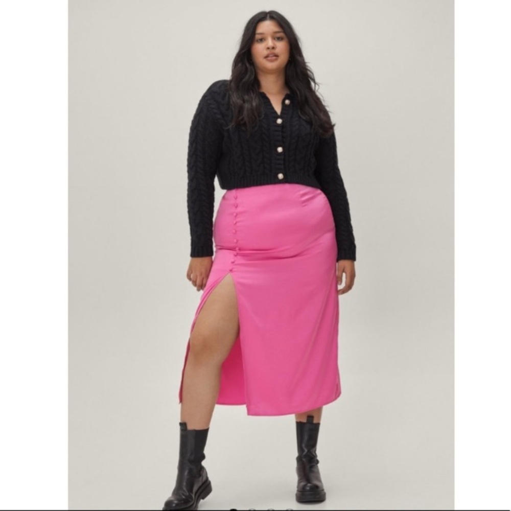 NWT Nasty Gal Plus Size Button Detail Midi Slip Skirt in Barbie Pink.